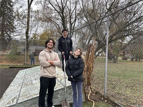 Volunteers at Candy Cane Park Volunteer Workday